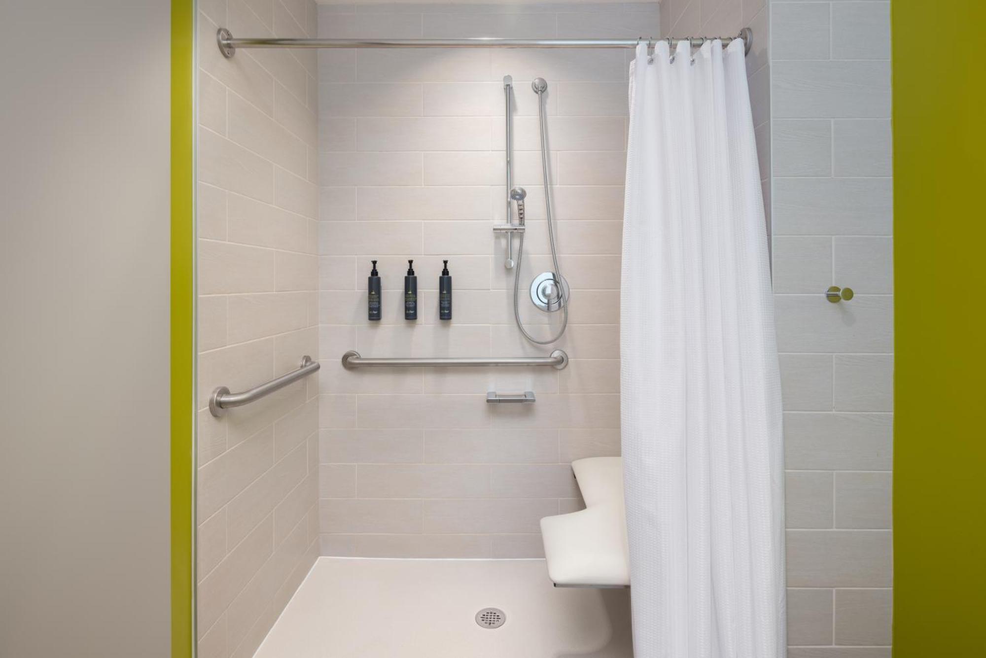 Aloft Hotel 3*